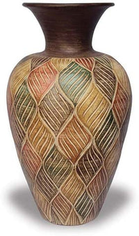 Barro vase with lotus petals