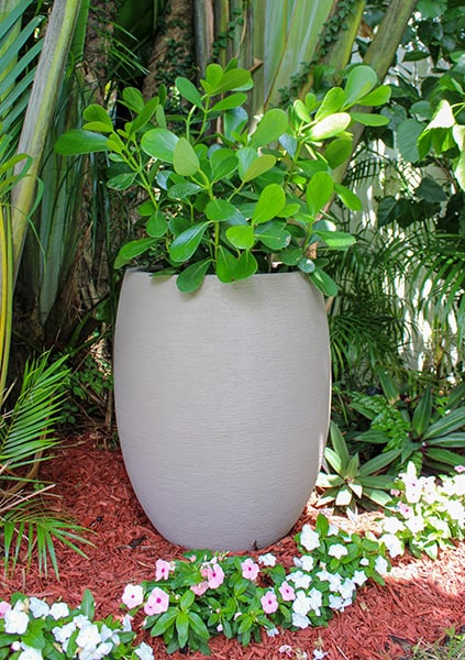 Brisa belly planter, sand