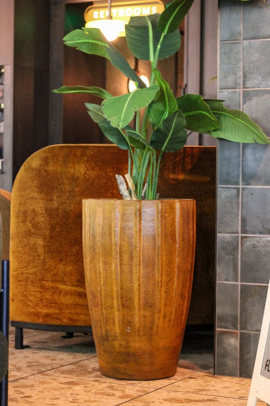 Horno tall vertical lines pot, gold