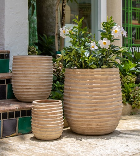 Loma tall rippled planter