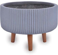 Ola vertical pot with wood legs, grey