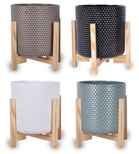 Sol honeycomb pot with wooden legs