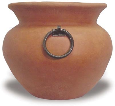 Sol pot with iron handles
