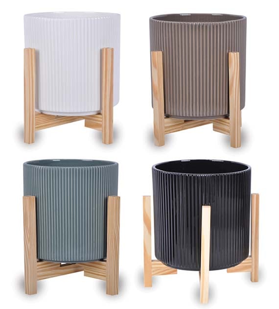 Sol vertical pot with wooden legs